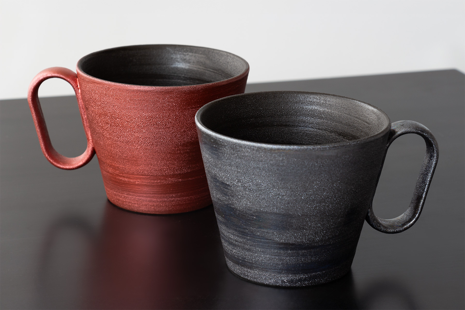 生涯を添い遂げるマグ 有田焼 伝作窯 刷毛目